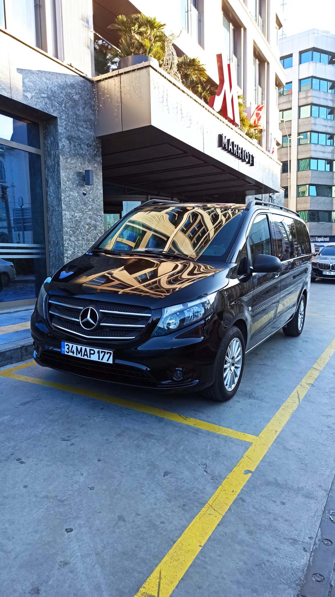 İzmir Havalimanı Manisa VIP transfer araç dış görünümü